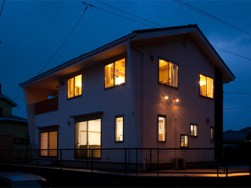 “家自体の暖かさ”が大切！桑原建設が考えるお得な「断熱性能」とは？