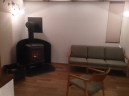 Mulberry　House　薪ストーブに火が入りました！！