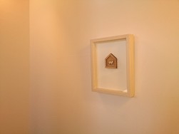 Mulberry　Houseに絵を飾りました。