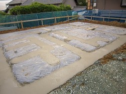 地面から上がってくる湿気をシャットアウトするには？